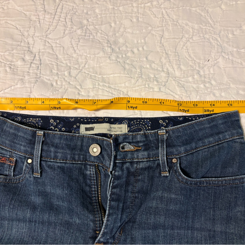 Levi 525 straight leg jeans